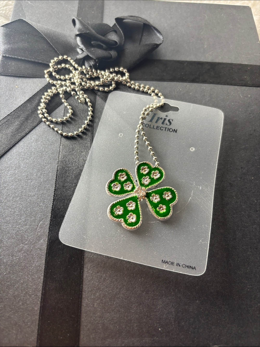 Iris Collection Green Clover Pendant Necklace